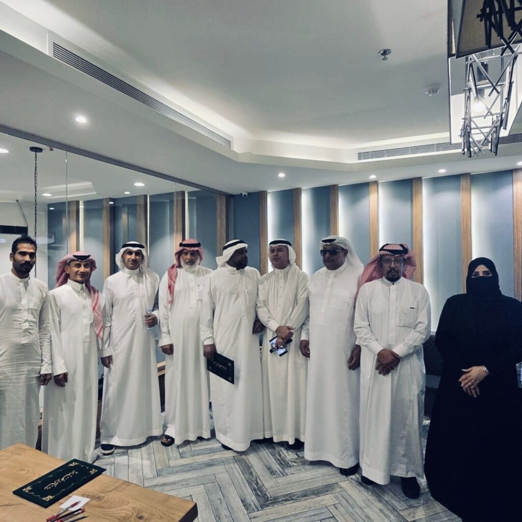 صورة تذكارية جماعية بعد اختتام الأمسية